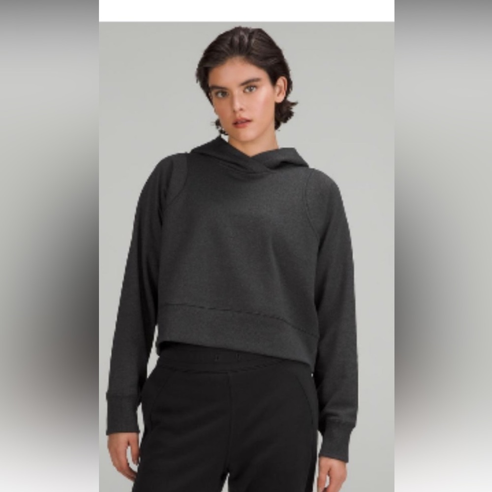 *****SOLD******Lululemon loungeful Cropped hoodie. Size 6. Black/black sparkle.